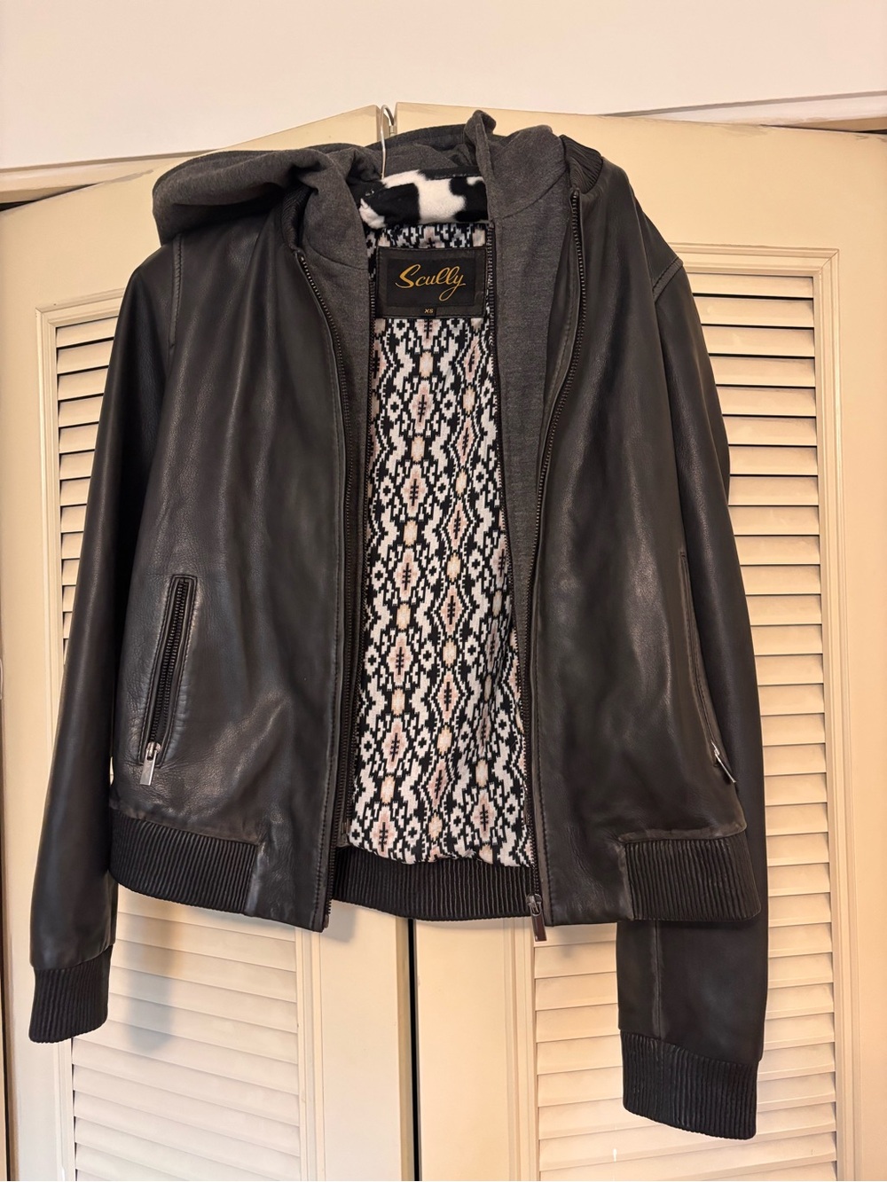 Scully Black Leather Bomber Jacket with removable Gray Hood W’s XS. Like new.